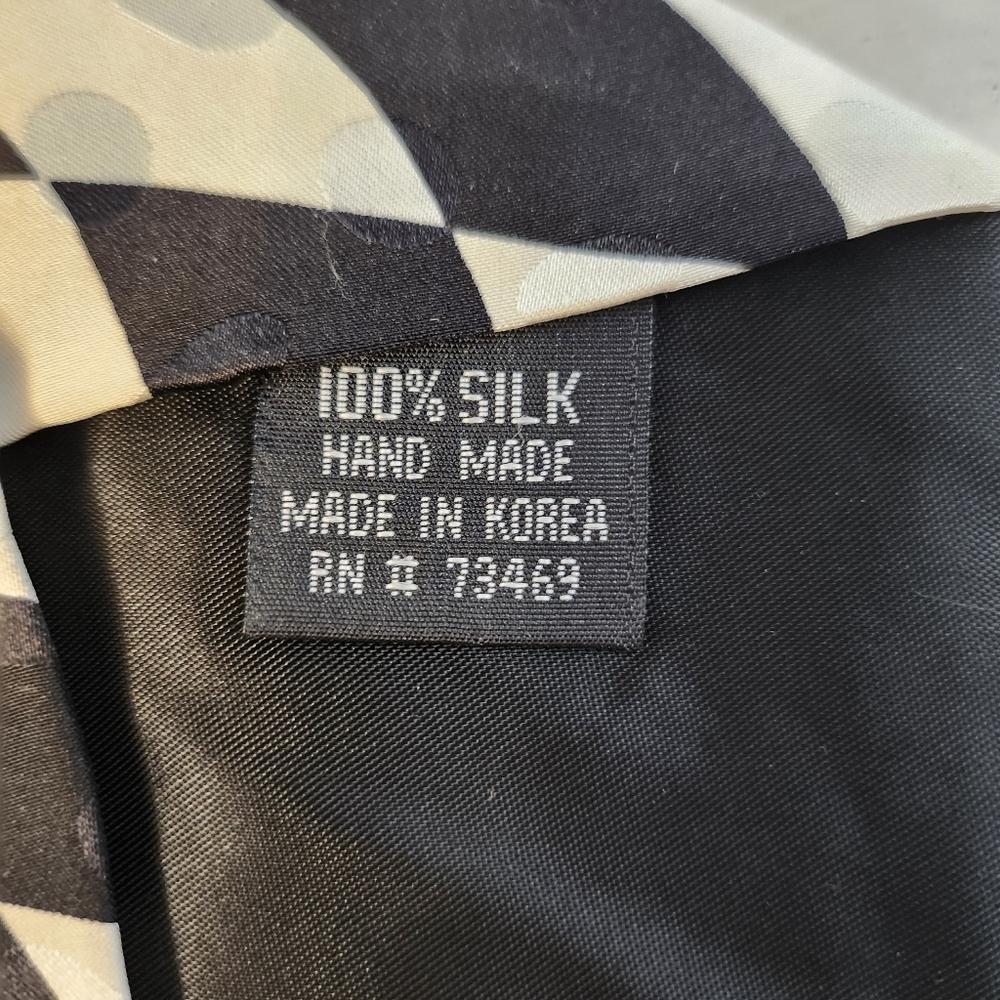 Mickey INC 100% SILK MICKEY MOUSE TIE - Picture 3 of 6